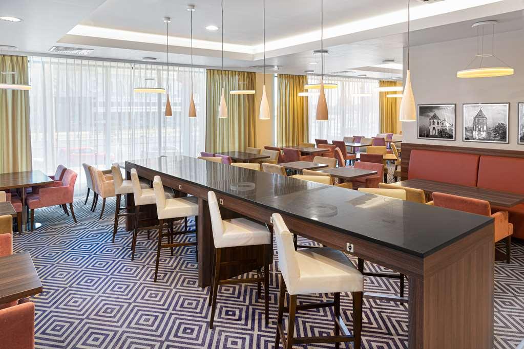Hampton By Hilton Minsk City Centre Restaurant photo